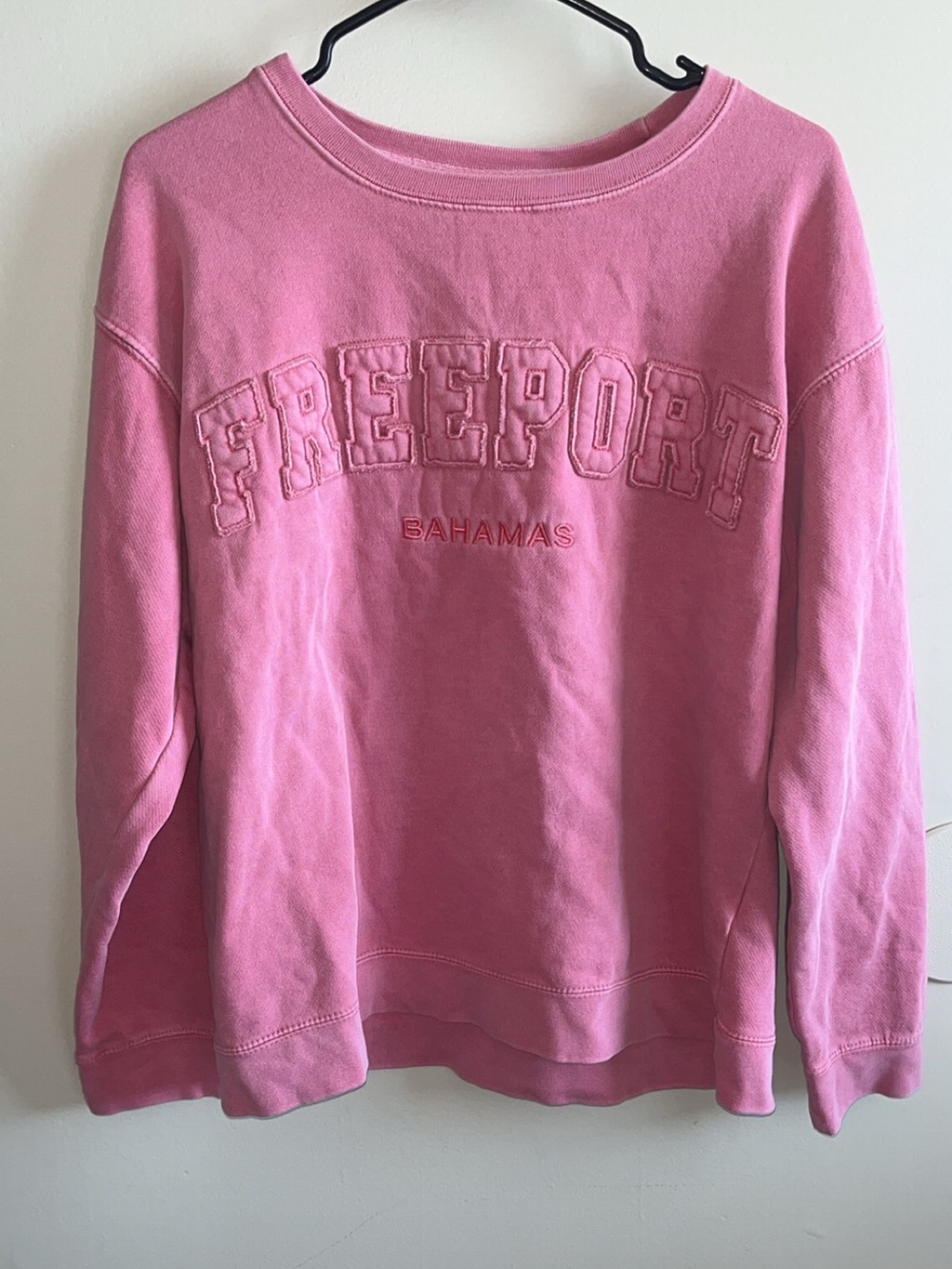 Women’s medium pink crewneck sweatshirt Freeport Bahamas longsleeve top